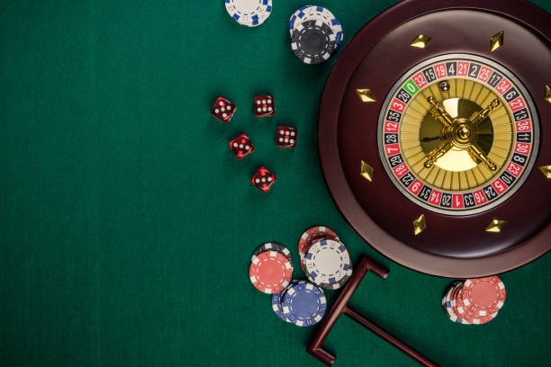 Roulette wheel with betting grid and chip placement